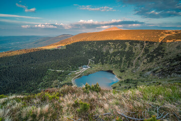 Natura, krajobraz, las, zachód słońca, leśny potok, słońce, woda, światło, długa ekspozycja © Adrian Jaśpiński