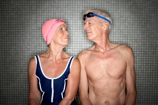 Looking at each other during fitness preparation in a changing room