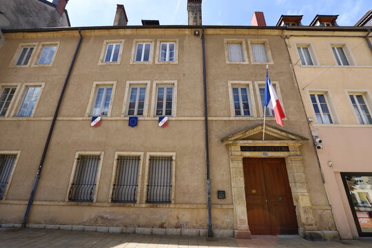 Sous pr&eacute;fecture, vue de l'ext&eacute;rieur, ville de Pontarlier, d&eacute;partement du Doubs, France