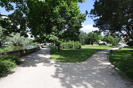 Le square Saint Roch, parc public, ville de Pontarlier, d&eacute;partement du Doubs, France