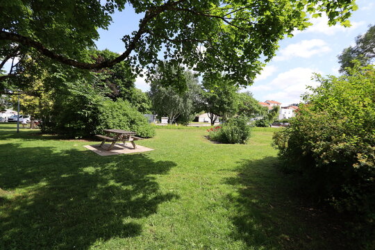 Le square Saint Roch, parc public, ville de Pontarlier, d&eacute;partement du Doubs, France