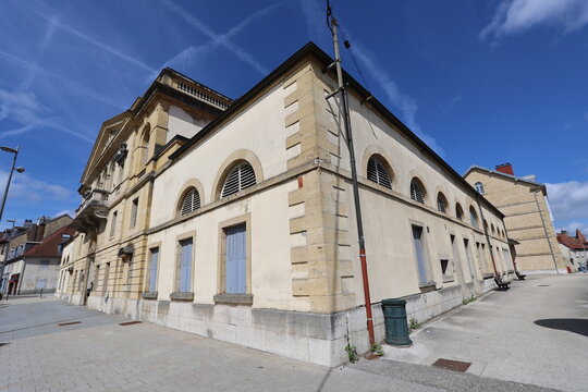 Th&eacute;&acirc;tre Bernard Blier, vue de l'ext&eacute;rieur, ville de Pontarlier, d&eacute;partement du Doubs, France
