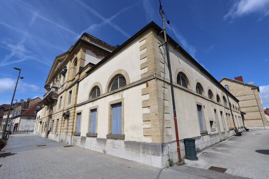 Th&eacute;&acirc;tre Bernard Blier, vue de l'ext&eacute;rieur, ville de Pontarlier, d&eacute;partement du Doubs, France