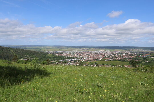 Vue d'ensemble de la ville, ville de Pontarlier, d&eacute;partement du Doubs, France