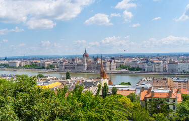 Obraz premium Panoramic aerial view of Budapest, Hungary seen from Fisherman's Bastion