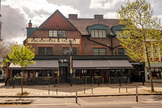 LONDON - CHISWICK &ndash; Packhorse and Talbot traditional pub