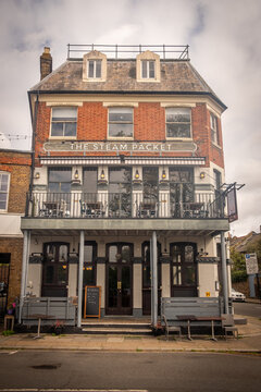 LONDON - APRIL 16, 2026: STRAND ON THE GREEN &ndash; The Steam Packet riverside pub