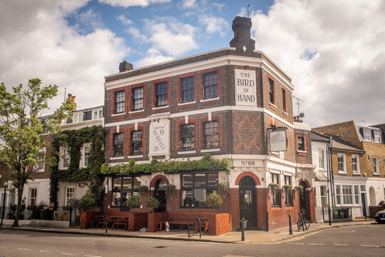 LONDON -  HAMMERSMITH &ndash; The Bird in Hand traditional pub