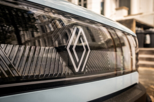 LONDON &ndash; Renault Crossover SUV electric car logo close-up