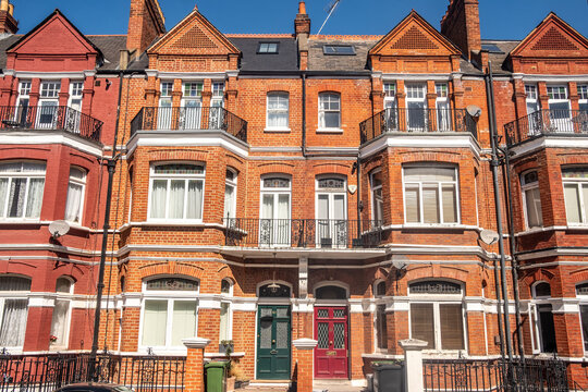 LONDON - BARONS COURT &ndash; Victorian terraced houses