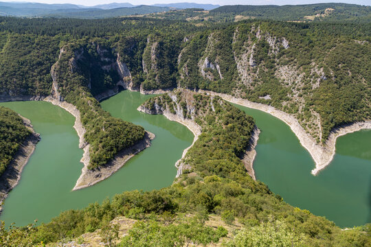 I Meandri dell'Uvac:Curve Spettacolari e Natura Selvaggia