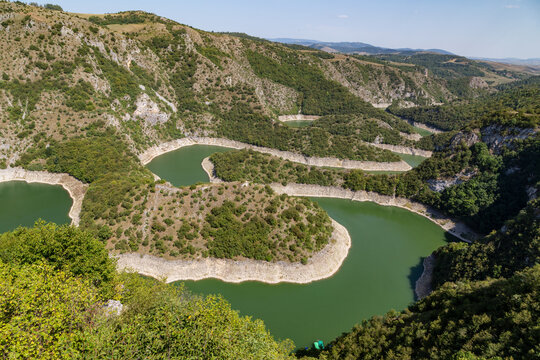 I Meandri dell'Uvac:Curve Spettacolari e Natura Selvaggia