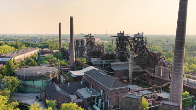 R&ouml;merturm, Turm, Wald, Luftaufnahme, Drohnenaufnahme, Landschaft, Natur, Felder, Wiesen, fotoping, historisch, Kulturlandschaft, Ruine, Ziegelstein, Zinnen, B&auml;ume, Gr&uuml;n, Sommer, Altensch&ouml;negg, Idylle,
