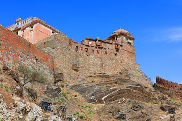 Fototapeta premium KUKMBHALGARH RAJASTHAN INDIA: Kumbhal fort or the Great Wall of India, is a Mewar fortress on the westerly range of Aravalli Hills, 48 km from Rajsamand city 