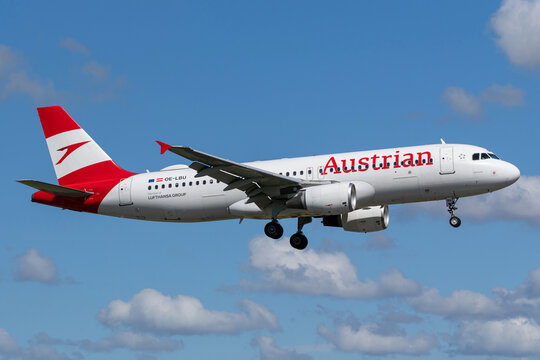 Vijfhuizen, Netherlands - June 5, 2026: Austrian Airlines Airbus A320-200 with registration OE-LBU on short final for runway 18R (Polderbaan) of Amsterdam Airport Schiphol