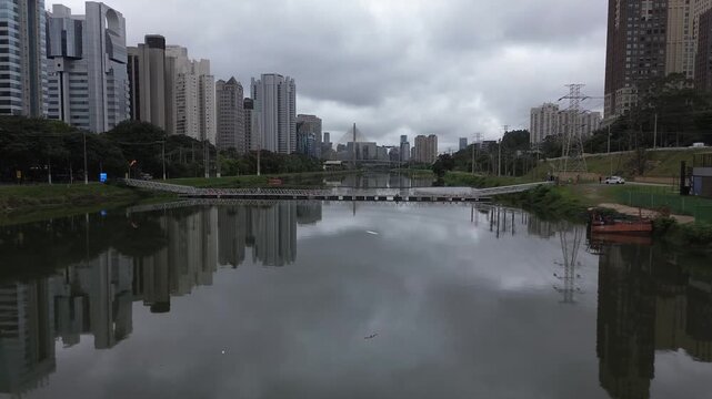 Marginal Pinheiros
Rio Pinheiros
S&atilde;o Paulo
SP
Cidade de S&atilde;o Paulo
Zona Sul
Paisagem urbana
Vista a&eacute;rea
Fotografia a&eacute;rea
Drone
Imagem de drone
Mobilidade urbana
Tr&acirc;nsito
Tr&aacute;fego
Via expressa
Rodovia ur