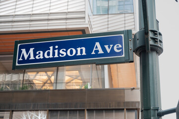 Plakat Madison Avenue street sign.
