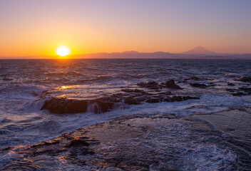 Obraz premium Beautiful sunset at Chigogafuchi in Autumn. Enoshima Island, Kanagawa Prefecture, Japan