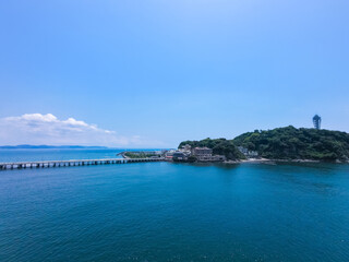 江ノ島大橋と江ノ島  © しえるん