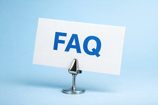 よくある質問FAQの白いカードと水色の背景がシンプルで分かりやすい