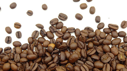 Fototapeta premium coffee beans on white