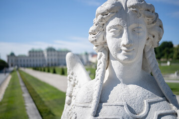 Obraz premium Palace Garden Fountain and Baroque Architecture in Vienna
