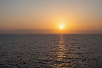 Fototapeta premium Golden Sunrise Over the Ocean