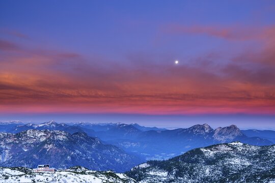 Red clouds at dawn on the Berchtesgadener Hochthron, in the background the Chiemgau Alps, Untersberg, Berchtesgaden, Berchtesgadener Land, Upper Bavaria, Bavaria, Germany