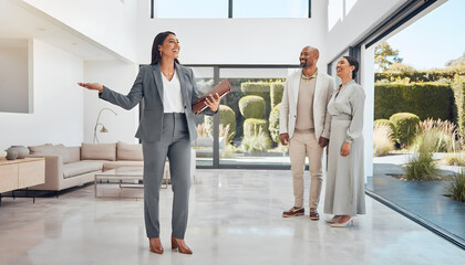 Fototapeta premium Real Estate Agent Showcasing Luxury Home: A professional real estate agent, impeccably dressed, guides a prospective couple through the spacious interior of a modern luxury home.