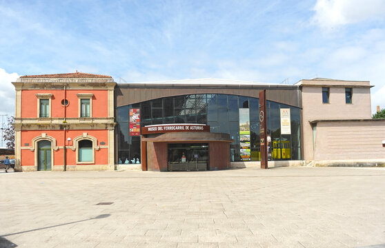 Museo del Ferrocarril de Asturias. Antigua Estaci&oacute;n del Norte de Renfe en Gij&oacute;n, Principado de Asturias, Espa&ntilde;a