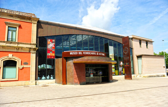 Museo del Ferrocarril de Asturias. Antigua Estaci&oacute;n del Norte de Renfe en Gij&oacute;n, Principado de Asturias, Espa&ntilde;a
