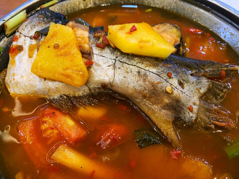 Fish Head Curry With Pineapple