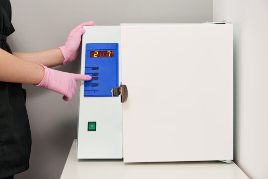 Sterilization of instruments and tools. Sterilization procedure. Steam autoclave.