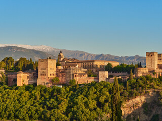 Fototapeta premium Panoramic view of the Alhambra with Sierra Nevada in the background taken from the famous Mirador de San Nicolás, Granada, Andalusia, Spain.