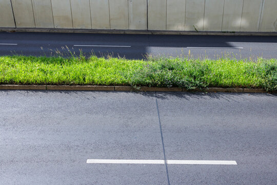 Street and green strip