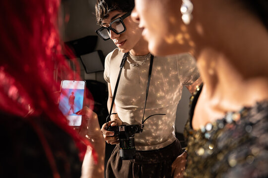 Behind the scenes portrait session with photographer and model