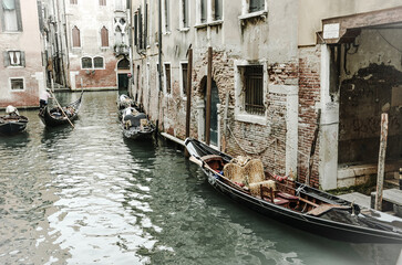Italy, Venice, September 30, 2025, gondola on a canal in Venice © Pawel Filusz