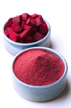 Beetroot powder with chopped beetroot