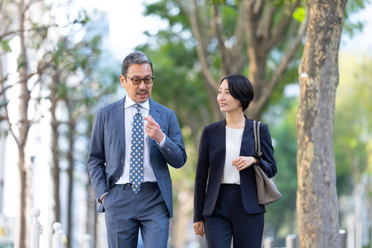 ビジネス　男性　女性