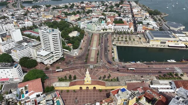Cartagena: Centro Hist&oacute;rico, Bah&iacute;a y Entrada a Bocagrande | Aerial View of the Historic Center, Bay and Bocagrande Entrance, Colombia.