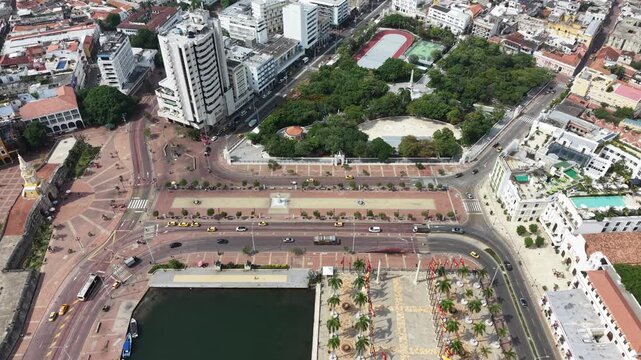 Cartagena: Centro Hist&oacute;rico, Bah&iacute;a y Entrada a Bocagrande | Aerial View of the Historic Center, Bay and Bocagrande Entrance, Colombia.