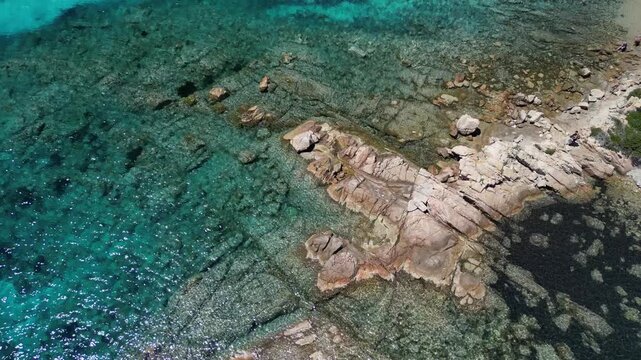 Wyspa Święta Maria archipelag La Maddalena - Sardynia - Włochy
plaża, morze , g&oacute;ry, yacht i skały nagrane dronem w wysokiej jakośći. Piękna mała wyspa obok Sardynii