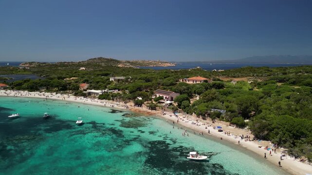 Wyspa Święta Maria archipelag La Maddalena - Sardynia - Włochy
plaża, morze , g&oacute;ry, yacht i skały nagrane dronem w wysokiej jakośći. Piękna mała wyspa obok Sardynii