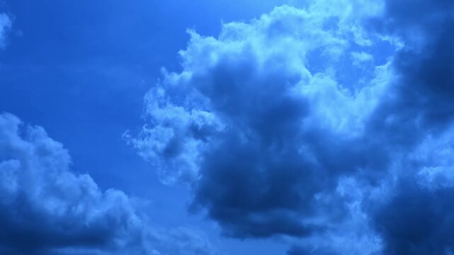 蒼い空と雲