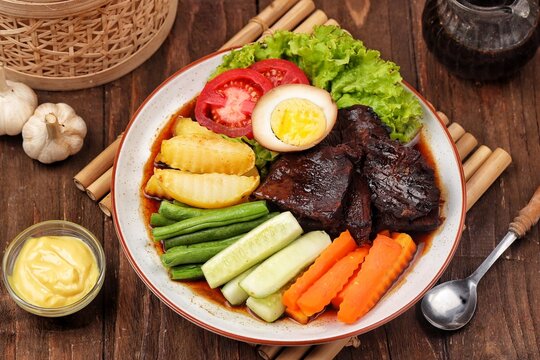 Selat Solo or is a typical dish of Solo, Central Java which is influenced by the dish