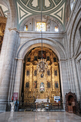 Obraz premium Mexico City's Zócalo Cathedral: A landmark building and scenic view