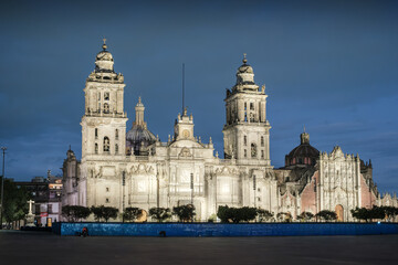 Fototapeta premium Mexico City's Zócalo Cathedral (City of Constitution) at night