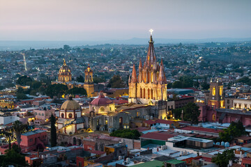 Naklejka premium Aerial view of the San Miguel Cathedral in Mexico City at night.