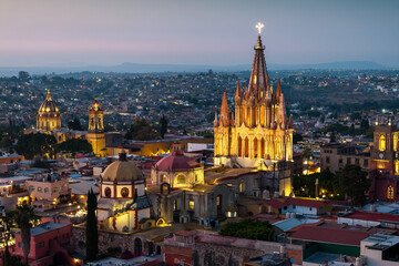 Fototapeta premium Aerial view of the San Miguel Cathedral in Mexico City at night.