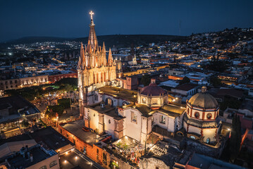 Fototapeta premium Aerial view of the San Miguel Cathedral in Mexico at night.